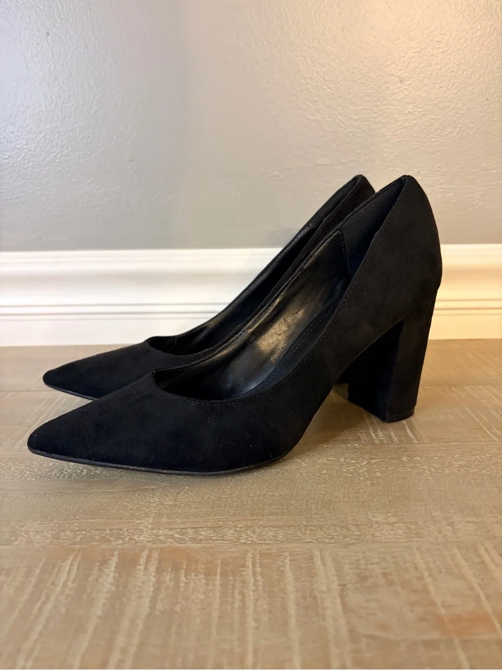 Marc Fisher Women’s Black Suede Pointy Toe Block Heel Pumps, Size 6.5
